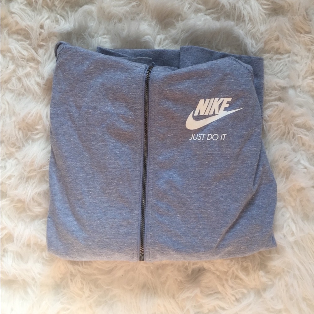 Women’s Nike sweatshirt
